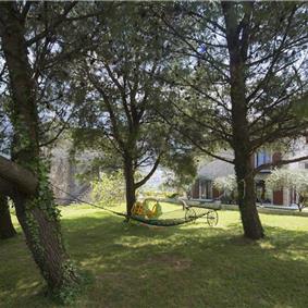 5 bedroom bayside villa with pool near Kotor, sleeps 12